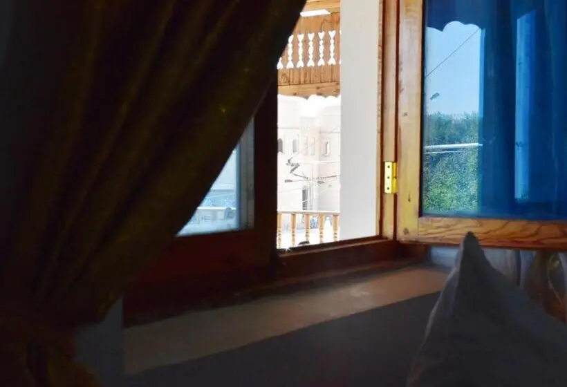 Perhehuone, Khiva Alibek B&b & Travel