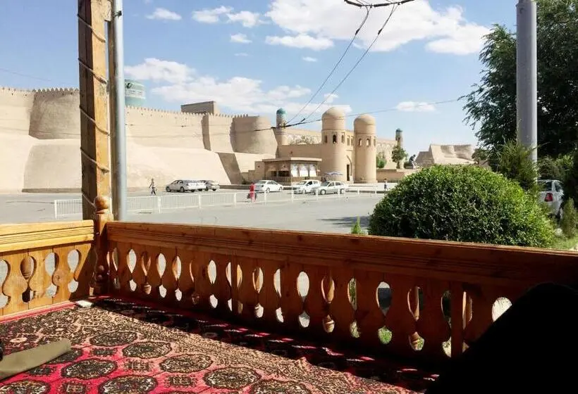 Perhehuone, Khiva Alibek B&b & Travel