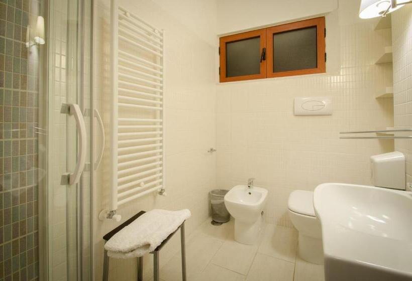 غرفة قياسية ثلاثية, La Magnolia B&b