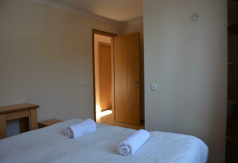 اتاق استاندارد, House In Mestia
