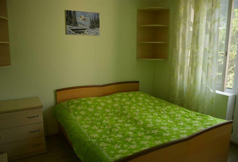 اتاق استاندارد, House In Mestia