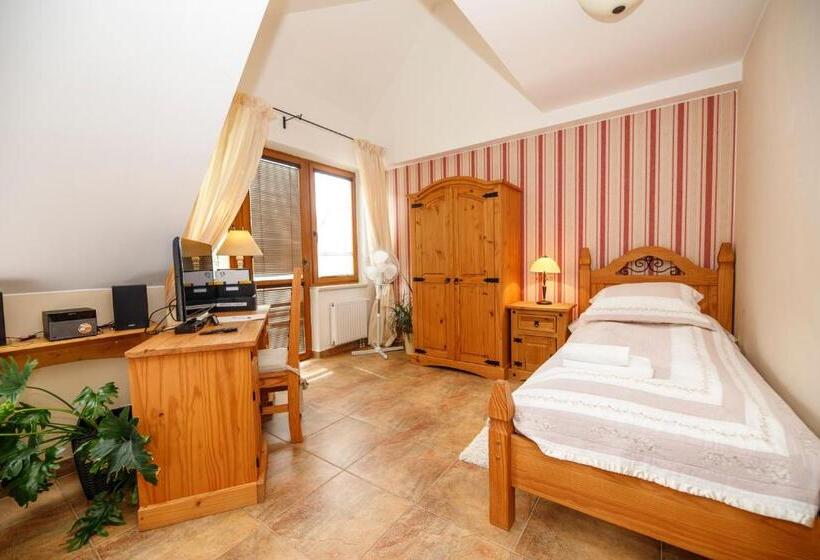 基本间, Penzion Sonáta