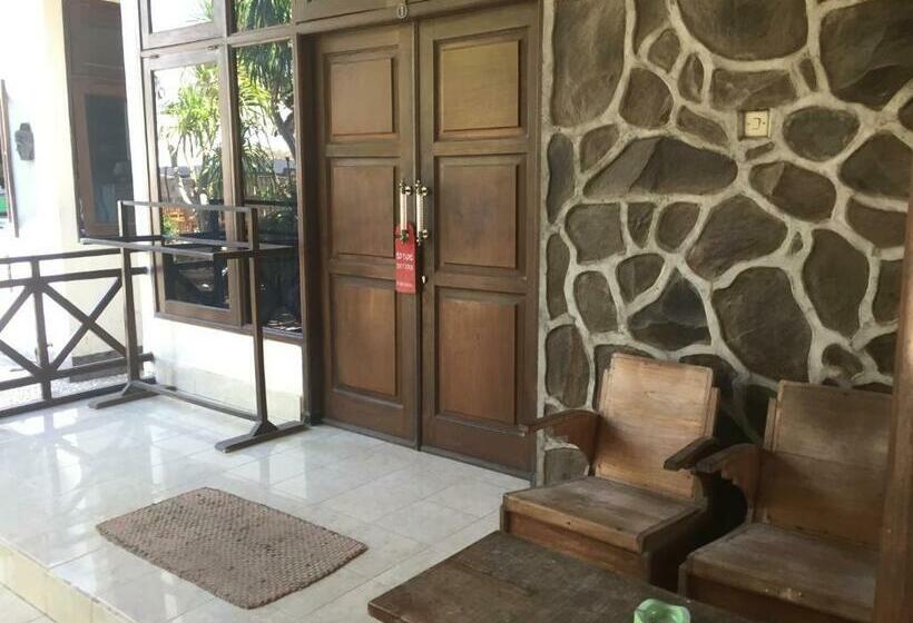 디럭스 룸, Rumah Saga