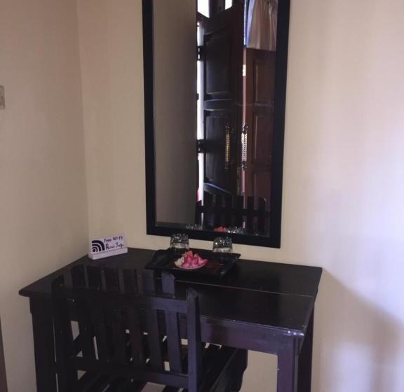 디럭스 룸, Rumah Saga