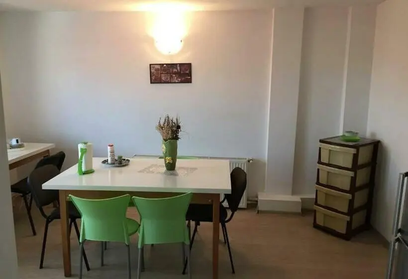 Standard Neljän Hengen Huone, Vila Khalo