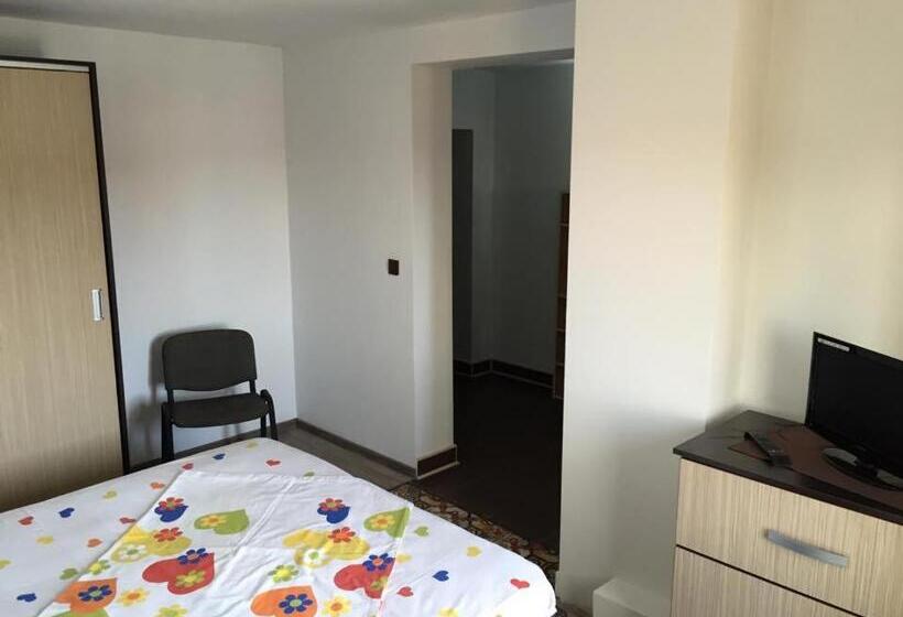 סטודיו משפחתי, Vila Khalo