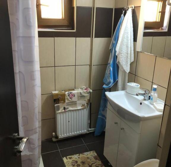 סטודיו משפחתי, Vila Khalo