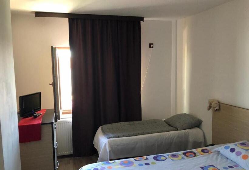 סטודיו משפחתי, Vila Khalo