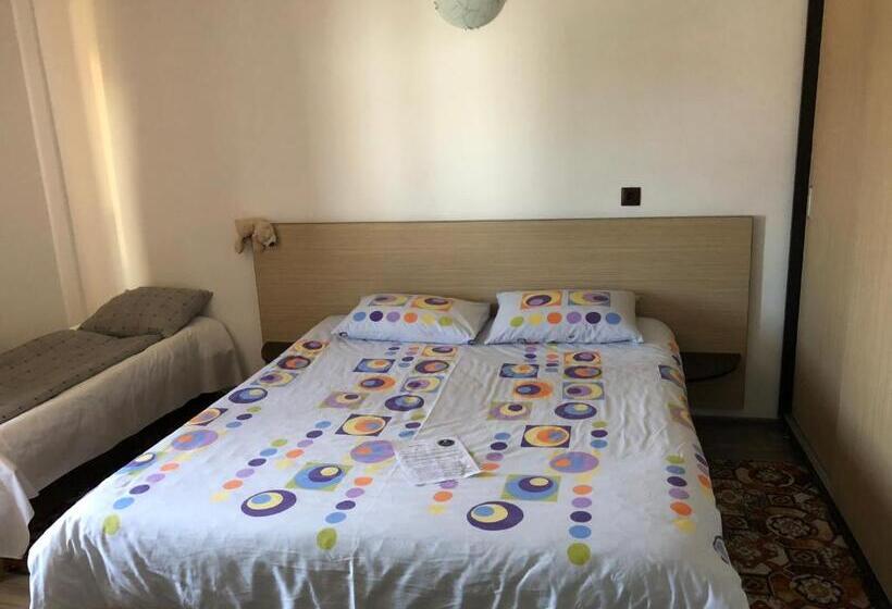 סטודיו משפחתי, Vila Khalo