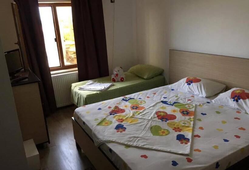 חדר סטנדרט לשלושה, Vila Khalo