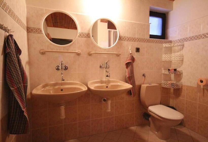 סוויטה נוף להרים, Pension Kubát