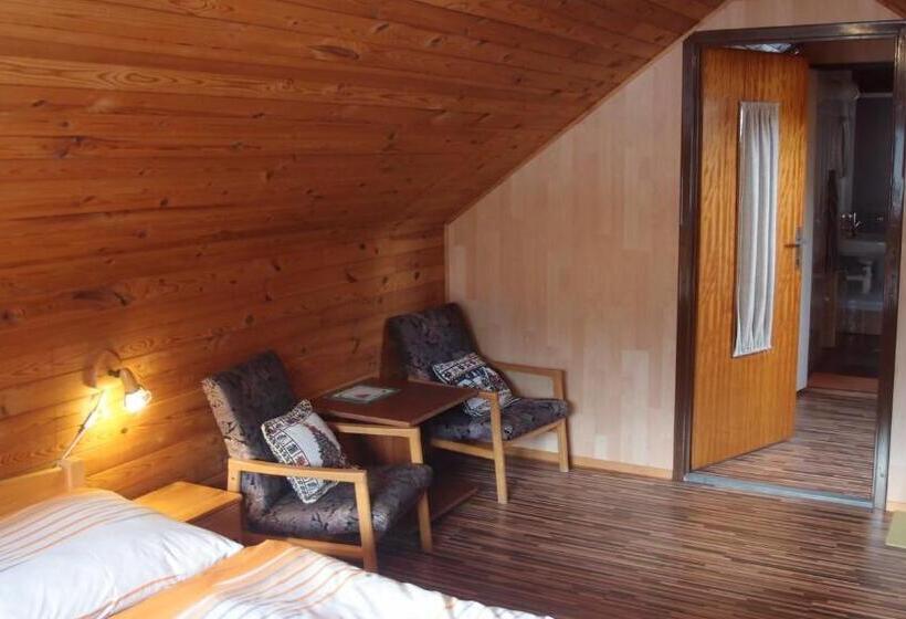 标准三人间, Pension Kubát