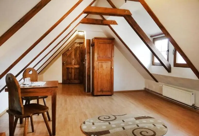 Ullakkohuone, Pensiunea Casa Sighisoreana