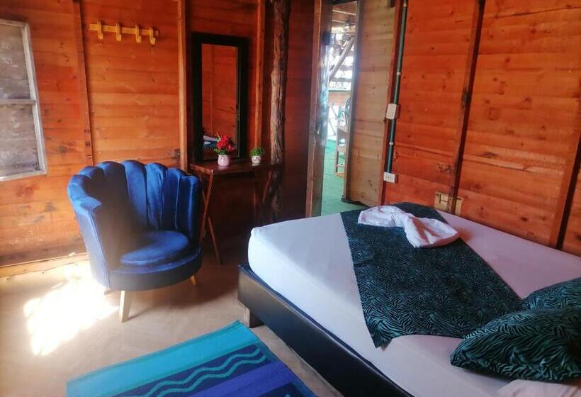 חדר אקונומי, Posada Chikiluky Bar