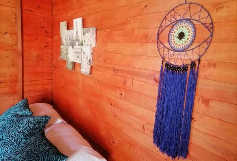 חדר אקונומי, Posada Chikiluky Bar