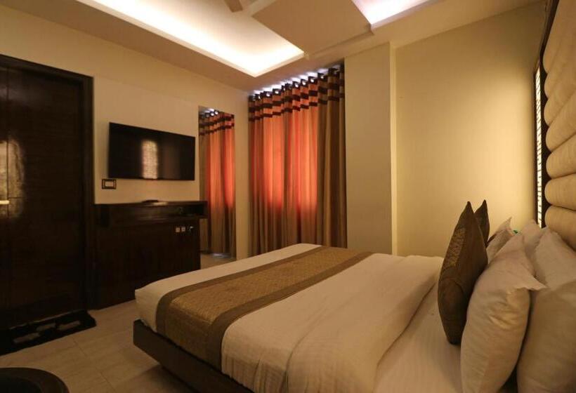 Номер Deluxe Кровать Кинг, Mannat International By Mannat