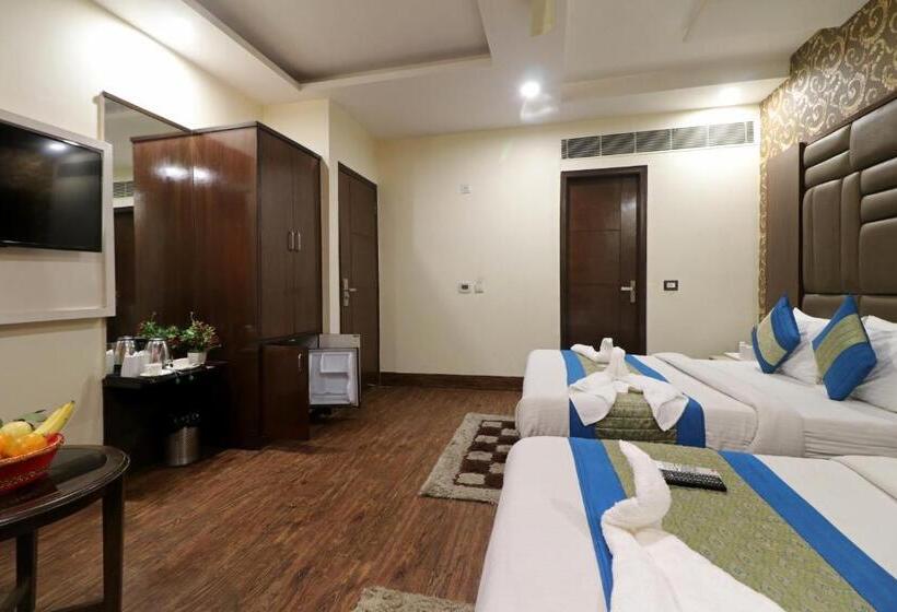 اتاق لوکس خانوادگی, Mannat International By Mannat