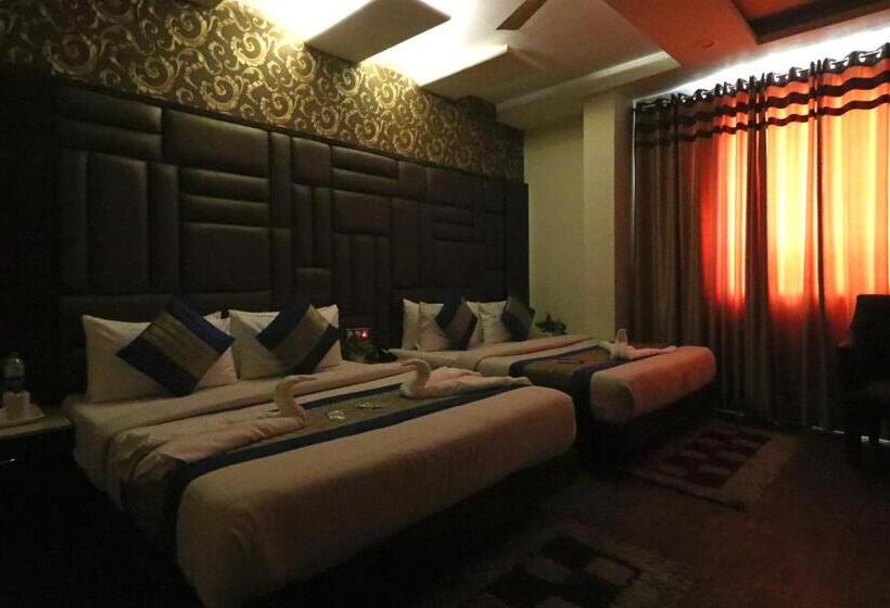 اتاق لوکس خانوادگی, Mannat International By Mannat