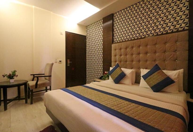 스탠다드 룸 킹사이즈 침대, Mannat International By Mannat
