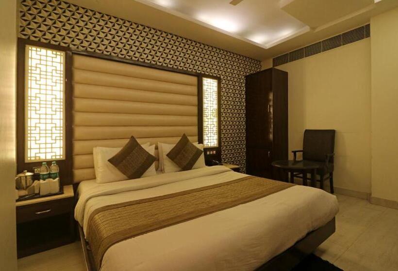 Номер Deluxe Кровать Кинг, Mannat International By Mannat