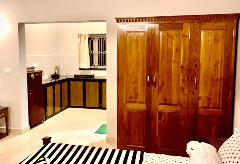 اتاق خانوادگی, Stan Inn, North Goa, Vagator, With Strong Wifi,free Private Parking & Kitchen, Can Cook Where You St