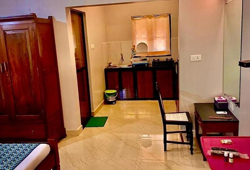 اتاق خانوادگی, Stan Inn, North Goa, Vagator, With Strong Wifi,free Private Parking & Kitchen, Can Cook Where You St