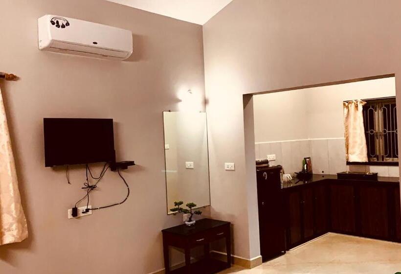 اتاق خانوادگی, Stan Inn, North Goa, Vagator, With Strong Wifi,free Private Parking & Kitchen, Can Cook Where You St