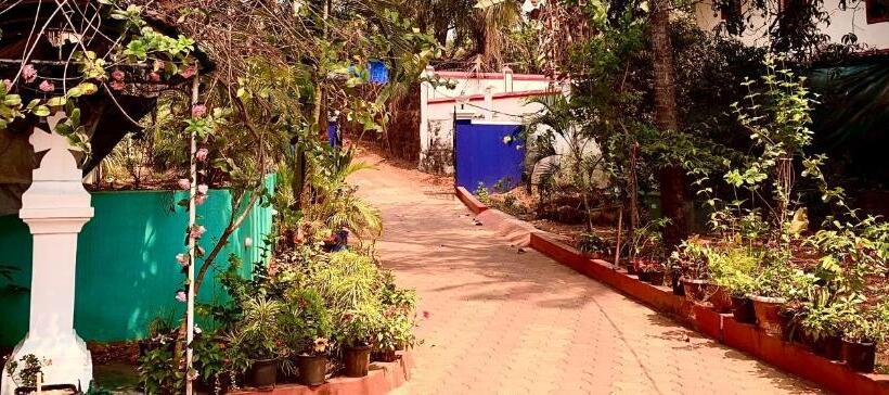 اتاق خانوادگی, Stan Inn, North Goa, Vagator, With Strong Wifi,free Private Parking & Kitchen, Can Cook Where You St