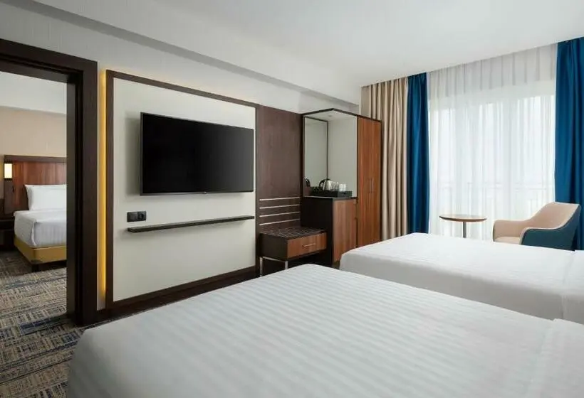 اتاق استاندارد با تخت بزرگ, Courtyard By Marriott Tashkent