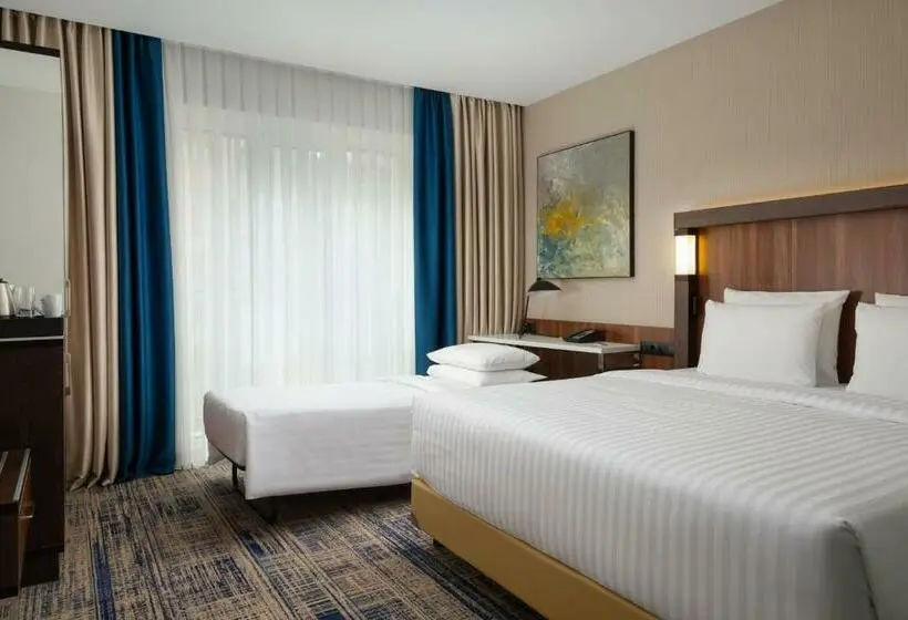 اتاق استاندارد با تخت بزرگ, Courtyard By Marriott Tashkent