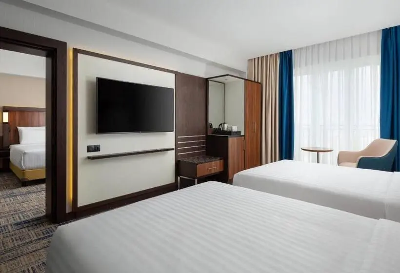 اتاق سوپریور با تخت بزرگ, Courtyard By Marriott Tashkent