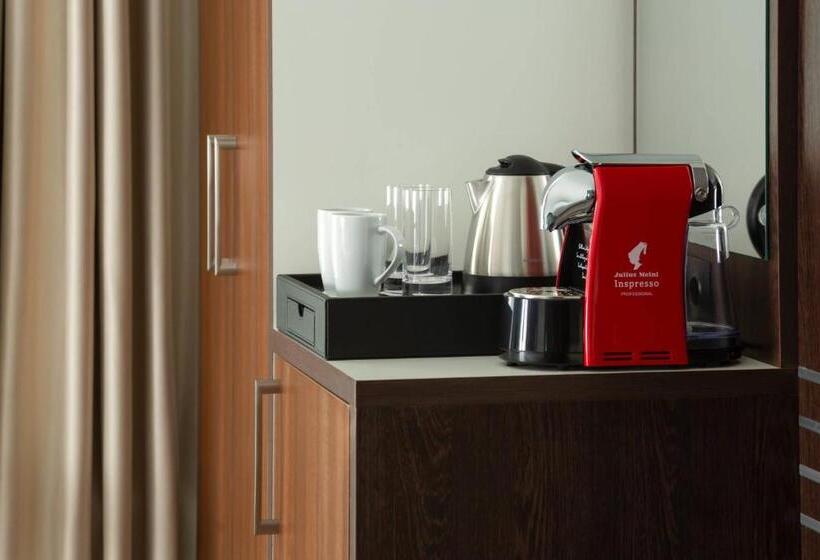 Suite Familiar, Courtyard By Marriott Tashkent