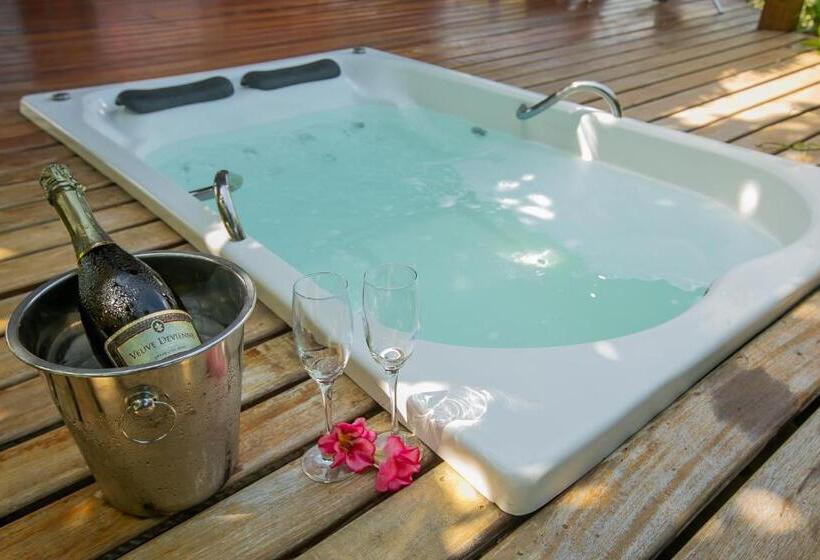 豪华洋房, Kauli Seadi Beach