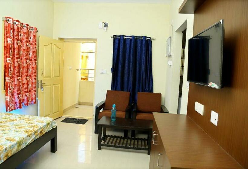 デラックスルーム, Lakeview Residency, Sricity Tada