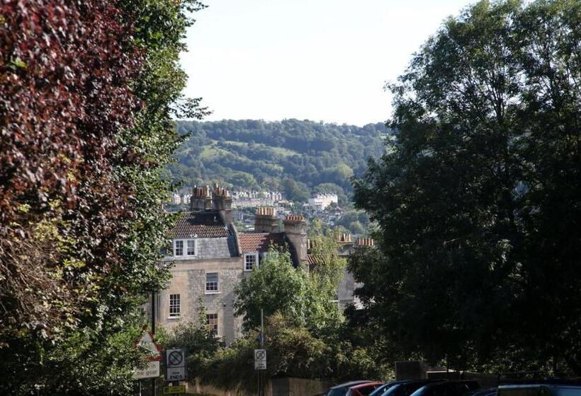 غرفة قياسية مطلة على المدينة, Lansdown Grove