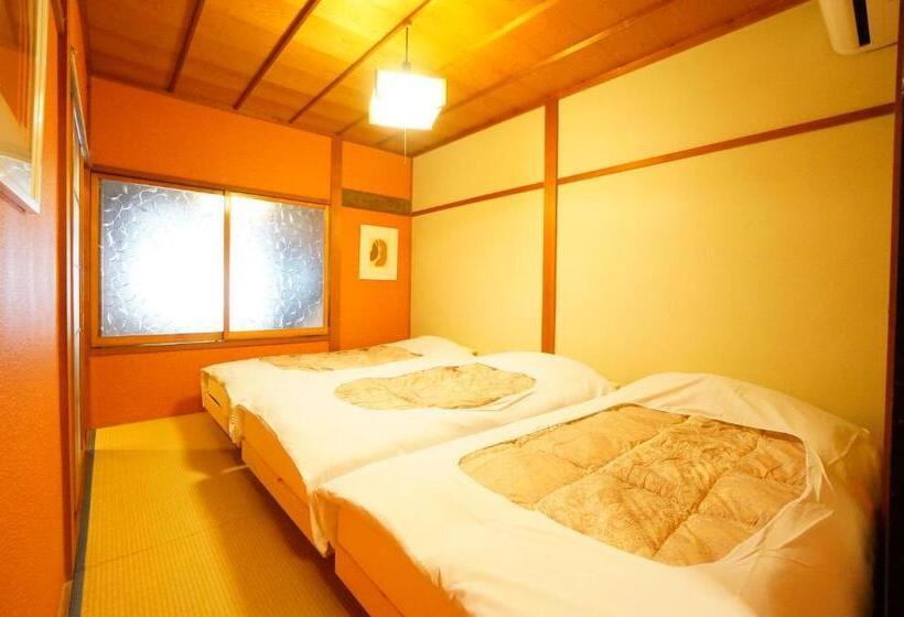 Семейный Номер, Momiji Takayama