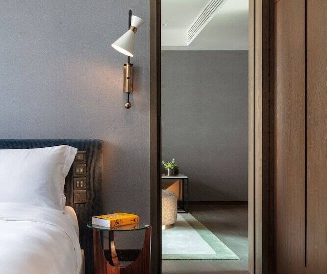 سوئیت دولوکس با چشمانداز, The Hari Hong Kong