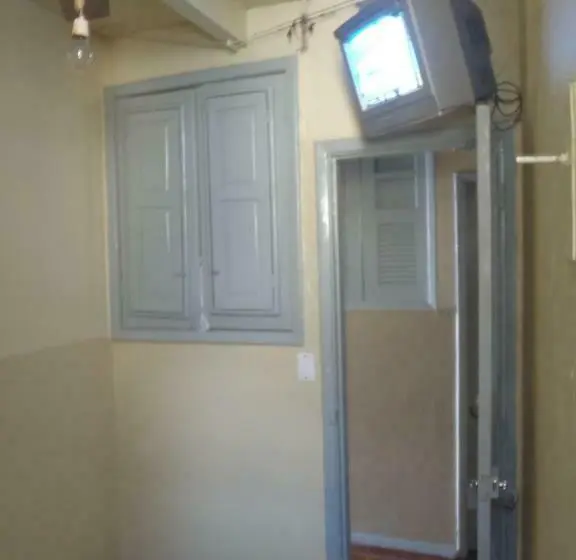 Standard Yhden Hengen Huone, Hospedagem Ledo