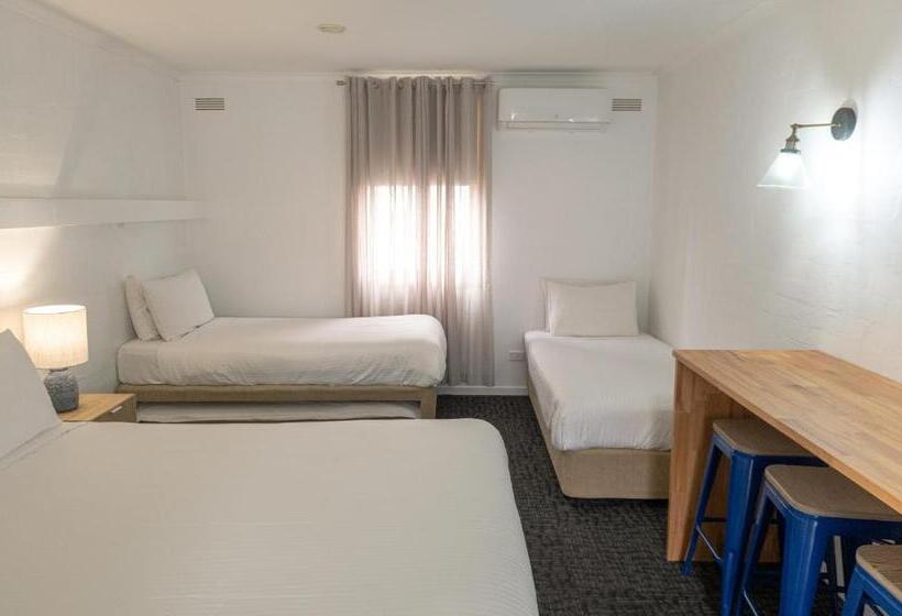 ファミリールーム, Caledonian Inn The Stump