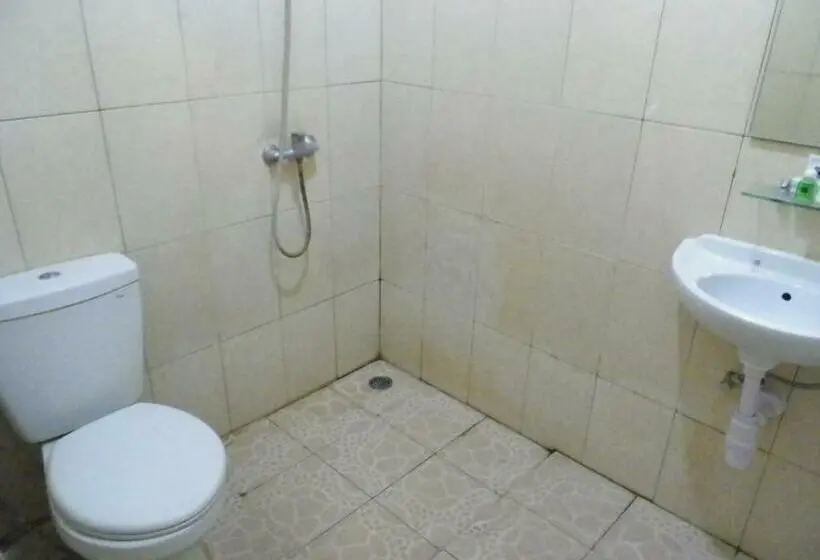 スタンダードルーム, Reddoorz At Jalan Sriwijaya Semarang
