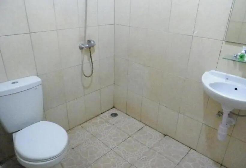 デラックスルーム, Reddoorz At Jalan Sriwijaya Semarang
