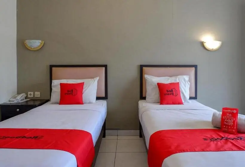 デラックスルーム, Reddoorz At Jalan Sriwijaya Semarang