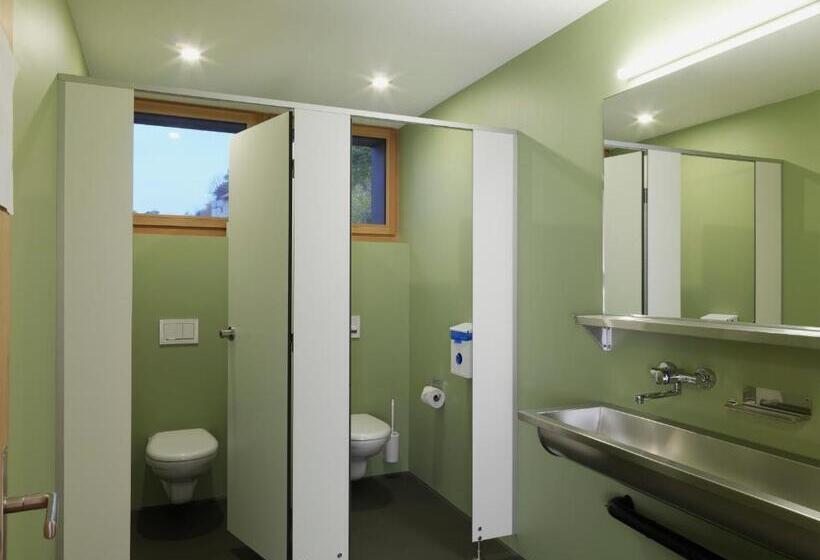 浴室共有スタンダード4人用ルーム, Jugendherberge Trin