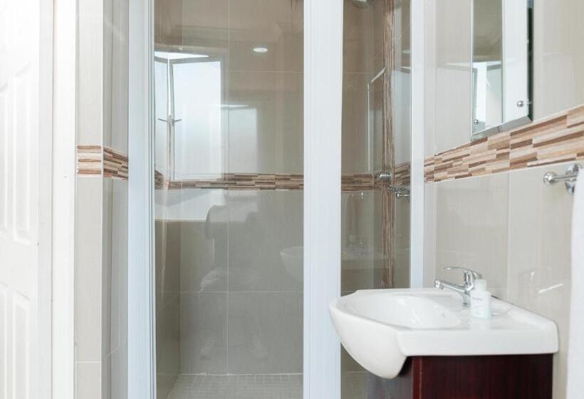 标准间, Bayside Hotel 100 Pixley Kaseme Street