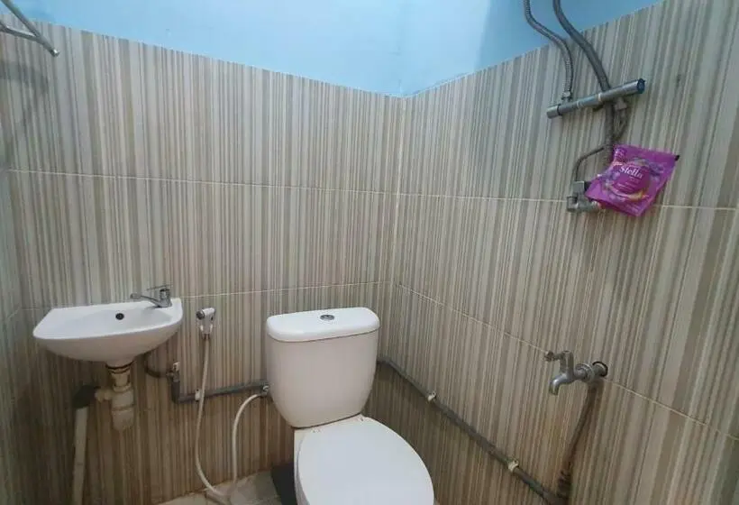 اتاق استاندارد, Reddoorz Syariah At Demasto Homestay Jember