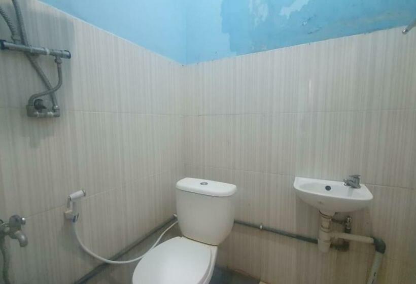 Номер Стандарт, Reddoorz Syariah At Demasto Homestay Jember