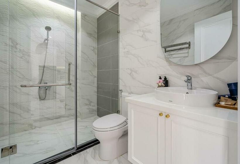 سوئیت با بالکن, The Royal Homies  Phu My Hung