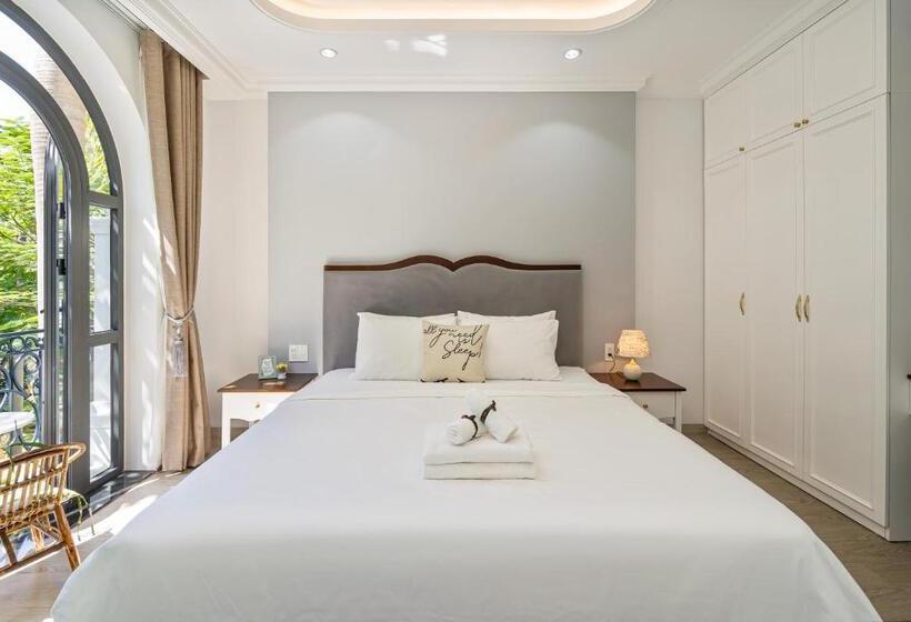 سوئیت با بالکن, The Royal Homies  Phu My Hung