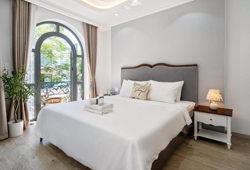 سوئیت با بالکن, The Royal Homies  Phu My Hung