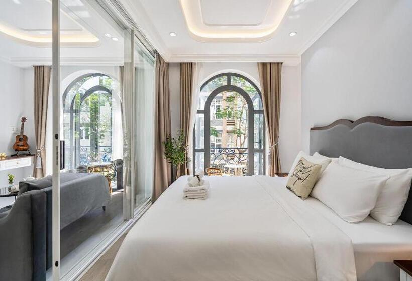 سوئیت با بالکن, The Royal Homies  Phu My Hung